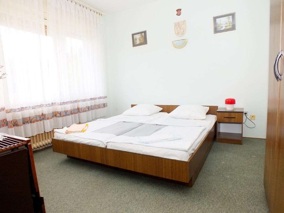 Biba Rooms Karlovac Esterno foto
