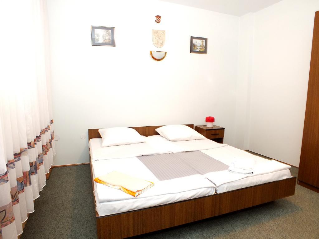 Biba Rooms Karlovac Esterno foto